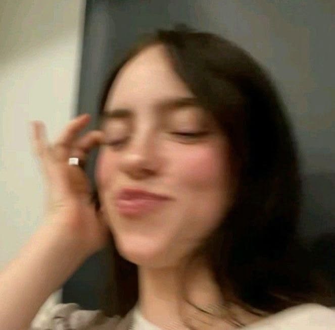 Blurry reaction selfie meme
